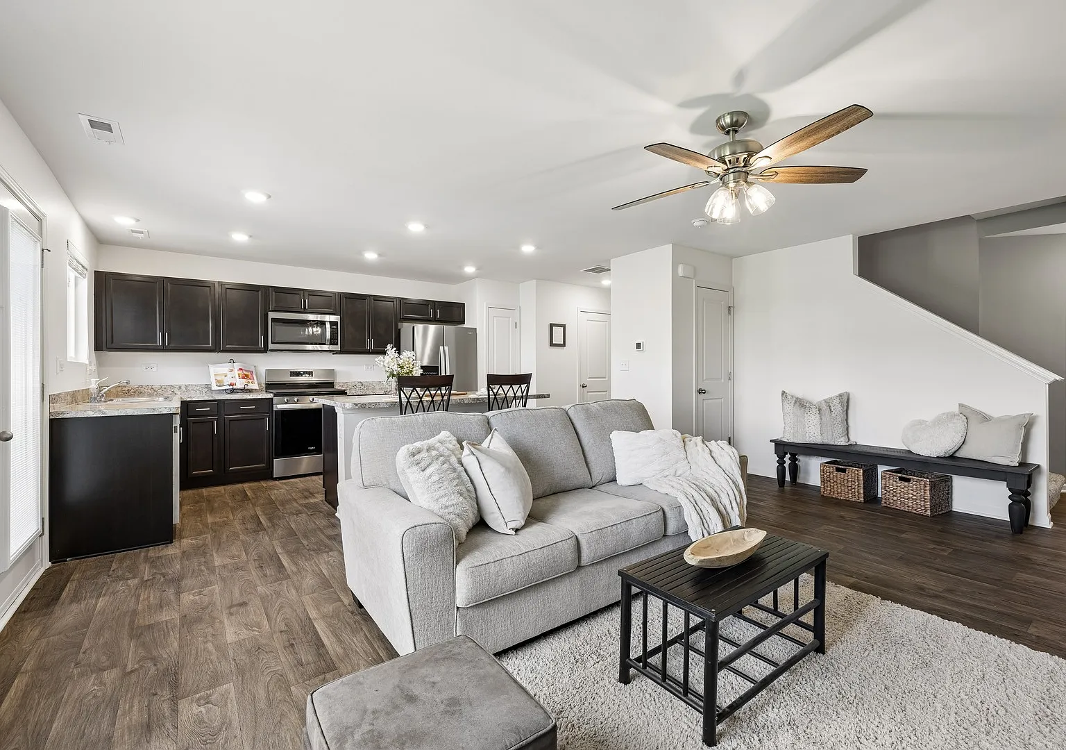 2 bed, 2.5 bath, 1359 sqft, $2,600 — Photo 3