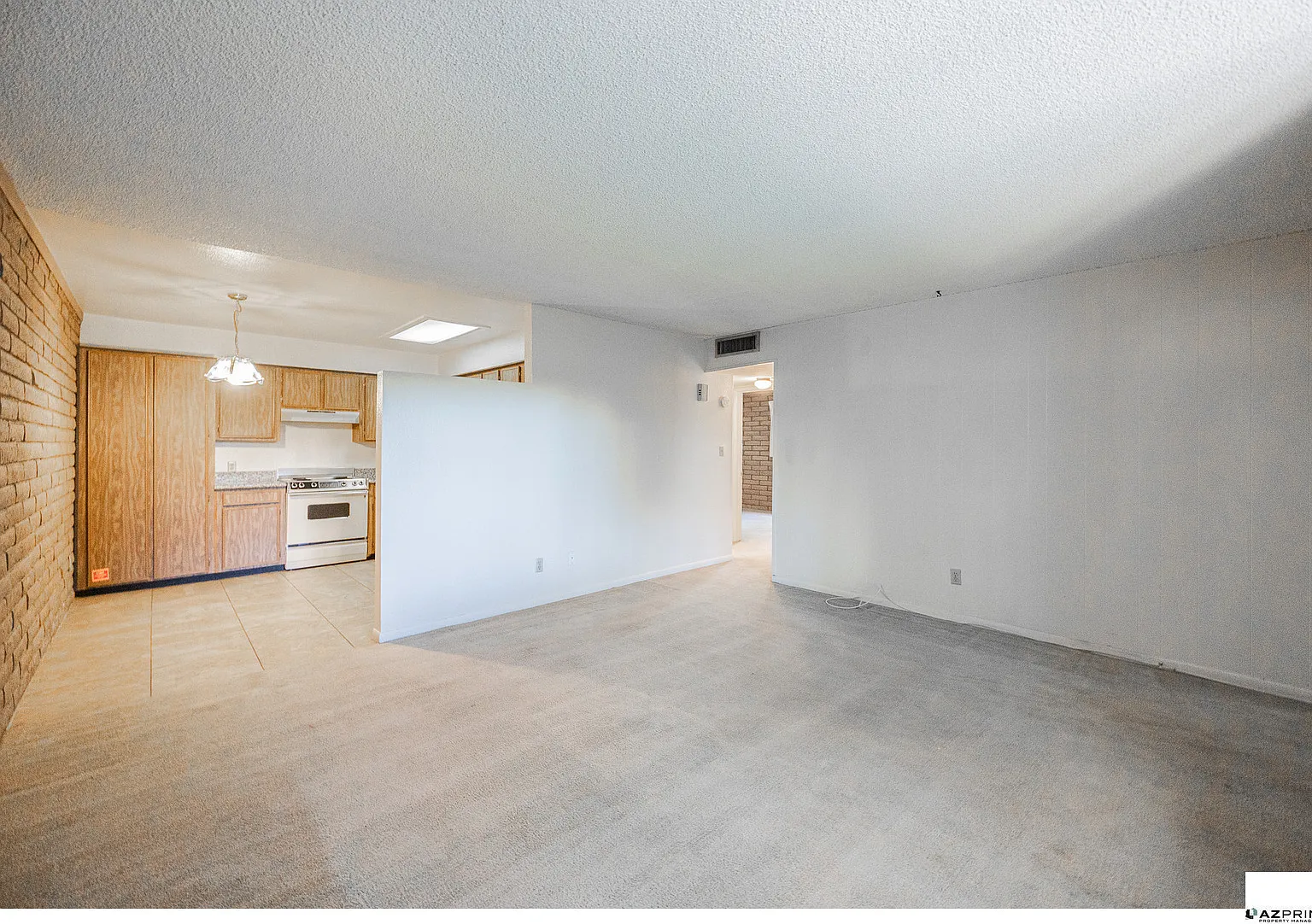 Charming 2/1 Phoenix Apartment - Prime Location & Comfort! — Photo 3