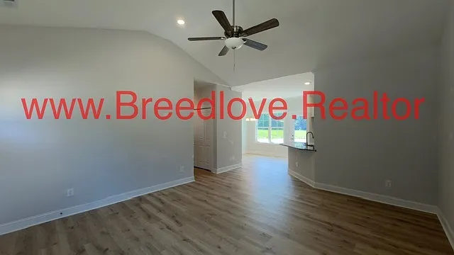 3 bed, 2.0 bath, 1370 sqft, $2,100 — Photo 3
