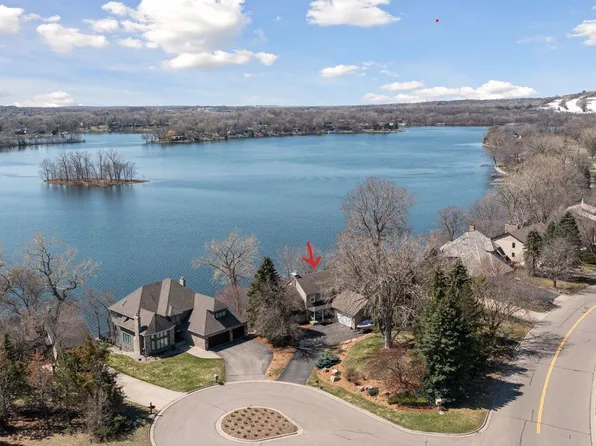 1013 Crystal Lake Rd, Burnsville, MN 55306