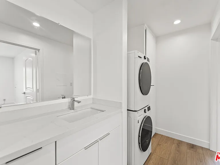 2901 4th St #212 — Photo 16