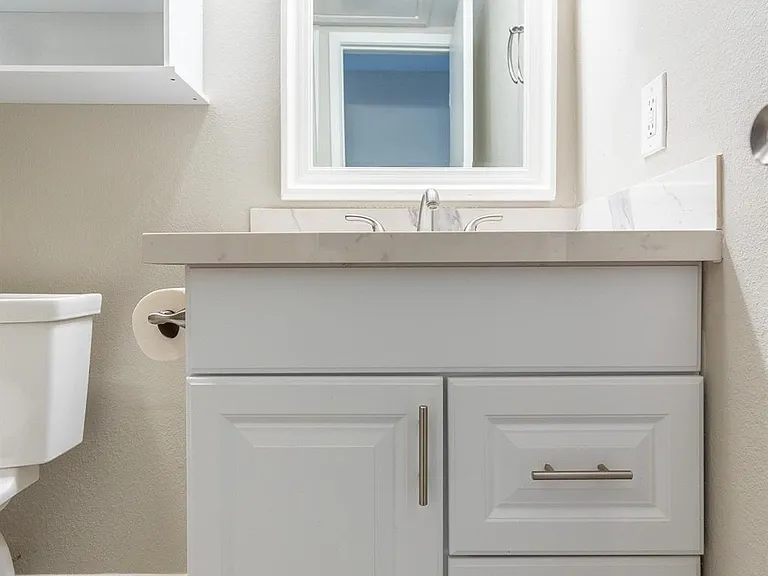3900 Woodchase Dr #13 — Photo 18