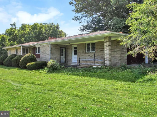 6122 York Rd, Spring Grove, PA 17362
