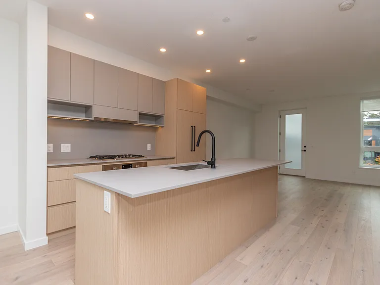 528 E 2nd St #32 — Photo 13