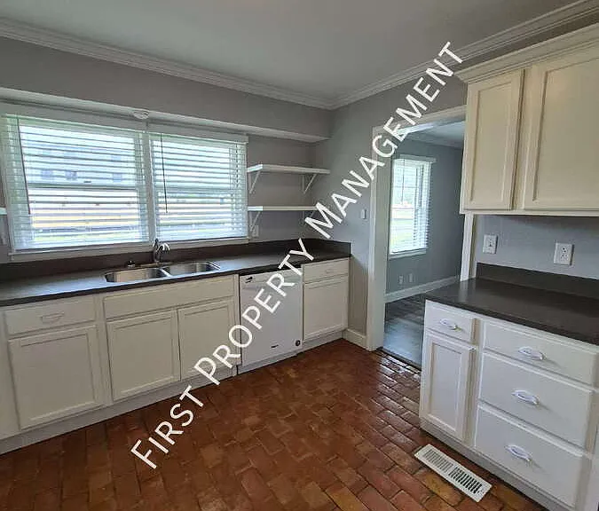 1013 Lansdell Rd — Photo 13