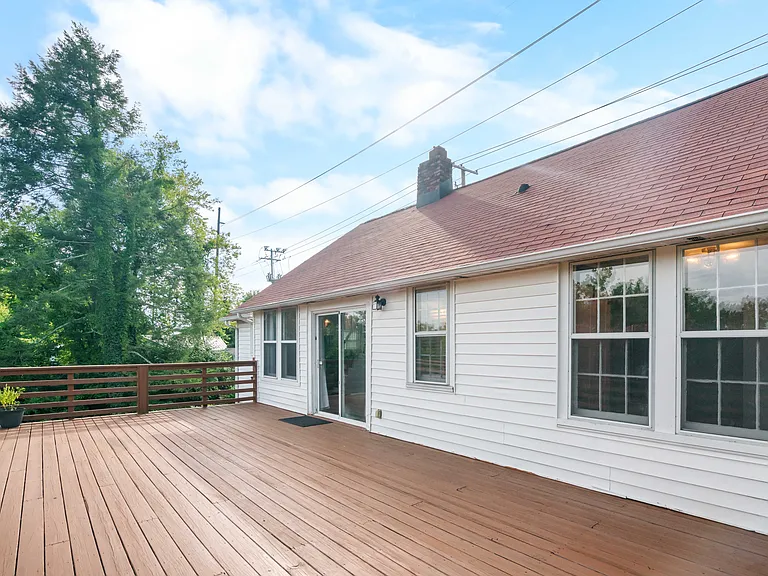 258 E Moody Ave — Photo 41