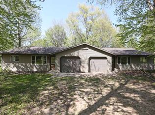 125 Pine Tree Ln #B, Iola, WI 54945
