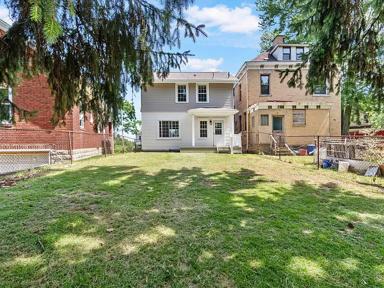 350 Ridgewood Ave — Photo 5