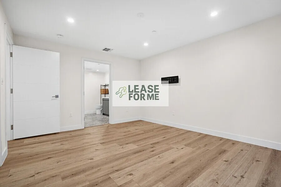 848 S Mariposa Ave - Luxury Koreatown Apartments with Rooftop BBQ & City Views — Photo 4