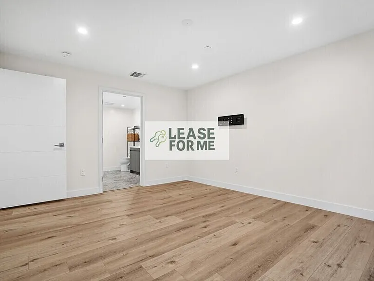 848 S Mariposa Ave #702 — Photo 4