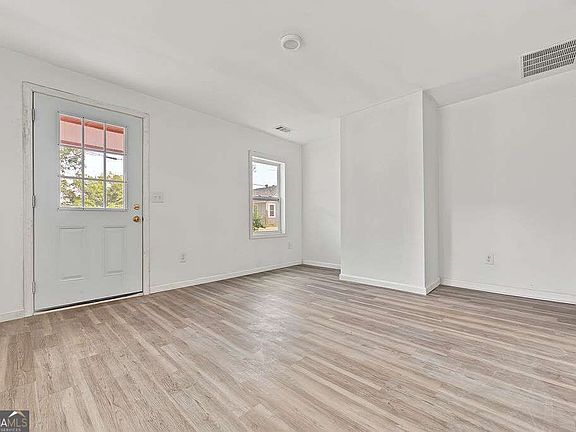 3rd image of 7 Heard St NE