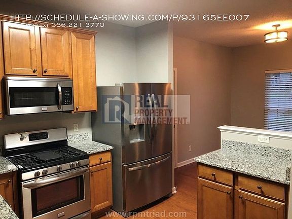 4th image of 1207 Briarwood Dr