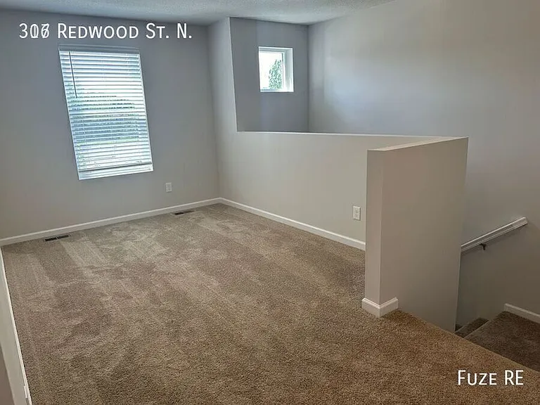 316 Redwood St N — Photo 5