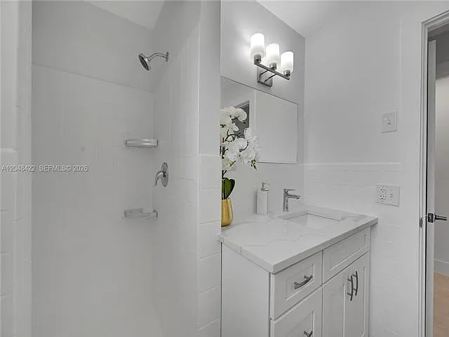 808 SW 12th Ct — Photo 4