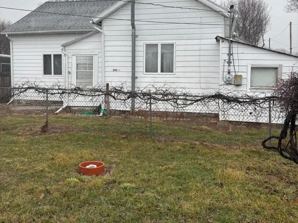 205 1/2 W Market St, Van Buren, OH 45889