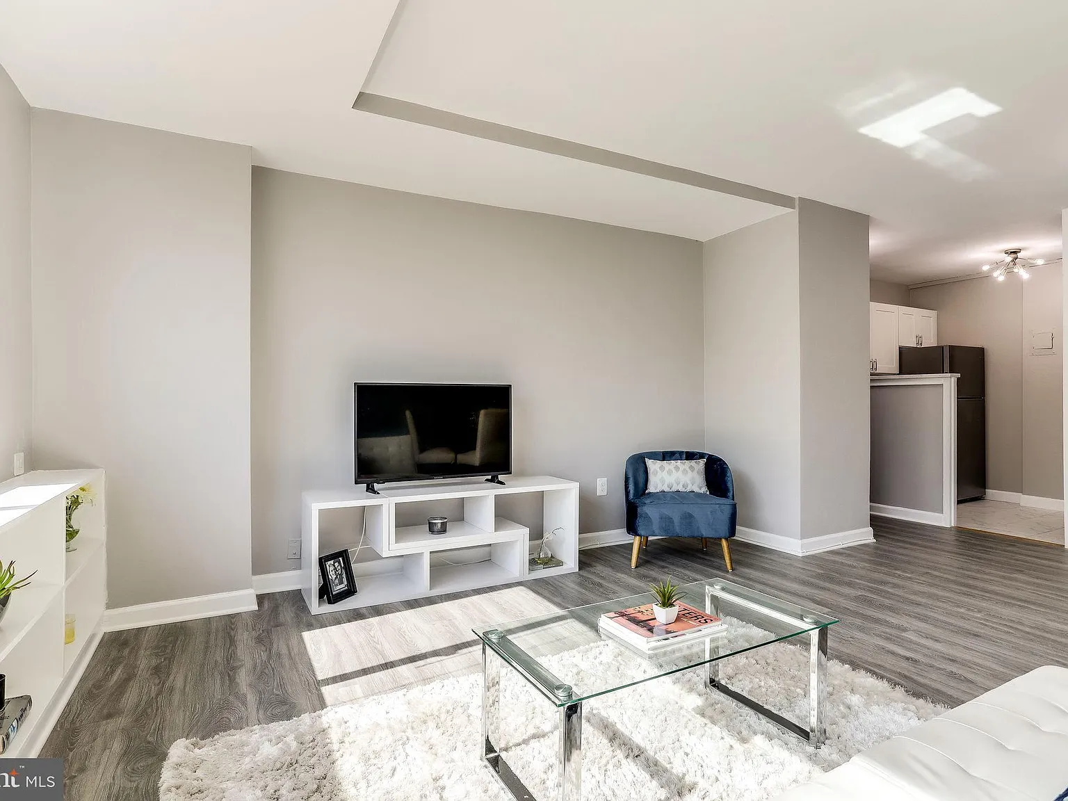1 bed, 1.0 bath, 716 sqft, $2,350 — Photo 3