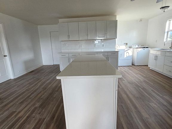 4th image of 1374 Camellia Rd