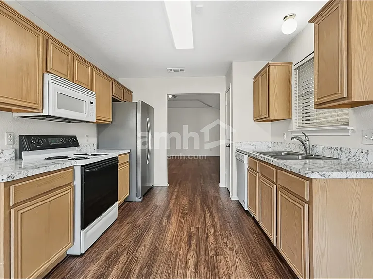 7022 Flaxford Trl — Photo 3