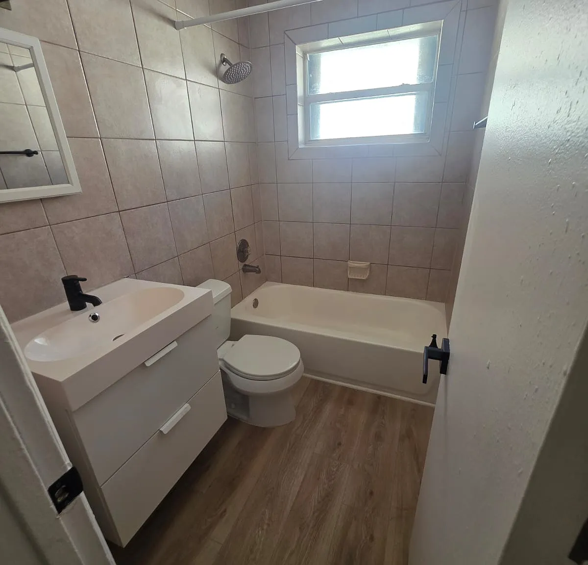 3 bed, 800 sqft, $2,200 — Photo 4