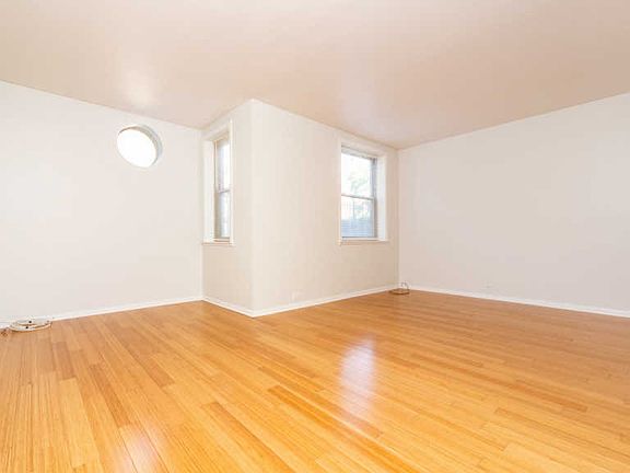 2nd image of 4945 N Wolcott Ave APT Ga