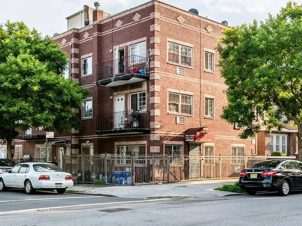 104 E 28th St, Brooklyn, NY 11226