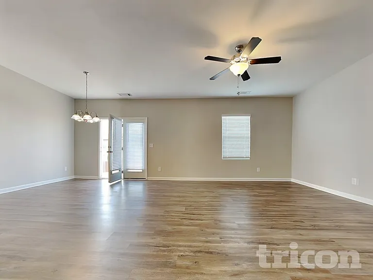 365 Trail Winds Dr — Photo 2