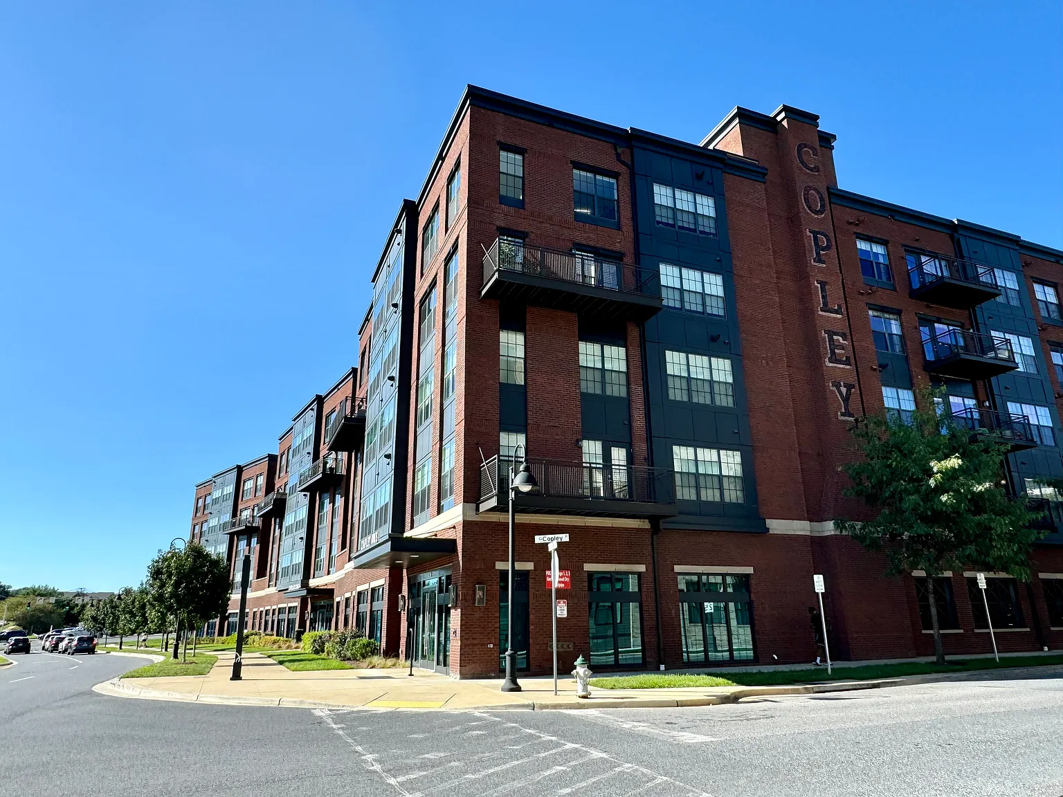 1 bed, 720 sqft, $2,400 — Photo 2
