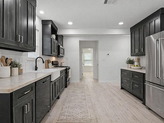 4th image of 3411 Simmons St