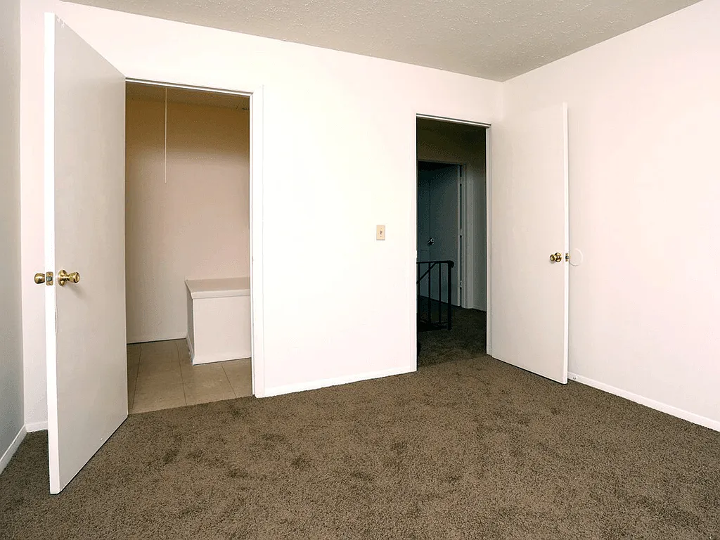 Park Avenue West Apartments and Townhomes — Photo 4