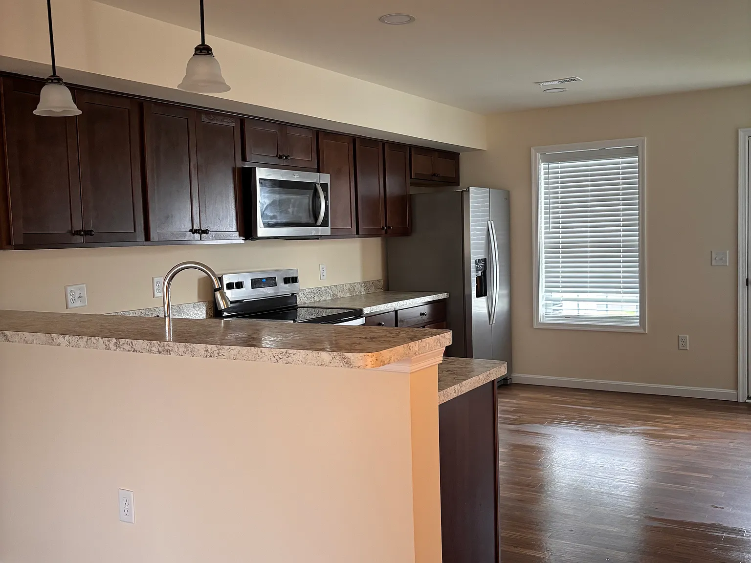 3 bed, 2.5 bath, 1428 sqft, $2,250 — Photo 3