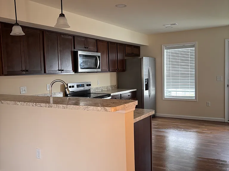 105 Rojan Rd — Photo 2