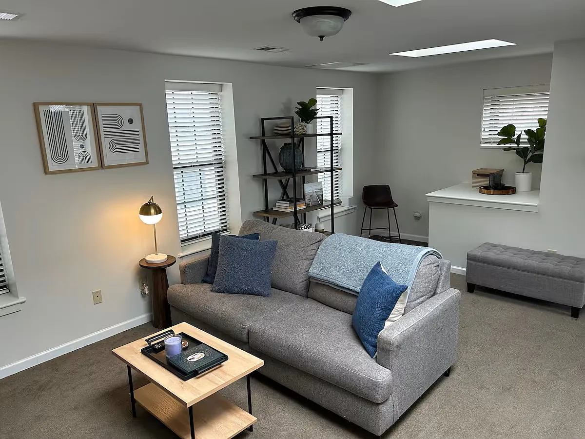 2 bed, 1350 sqft, $2,000 — Photo 2