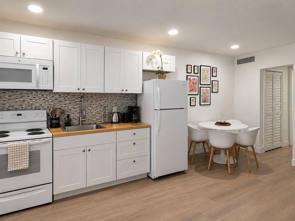 1st image of 704 NE 8th St APT 4