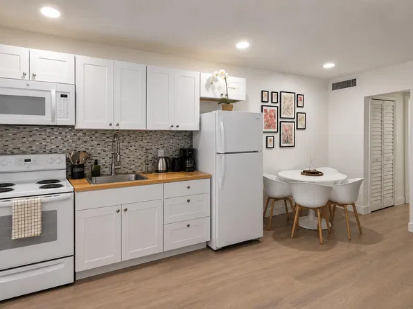 704 NE 8th St APT 4, Hallandale, FL 33009