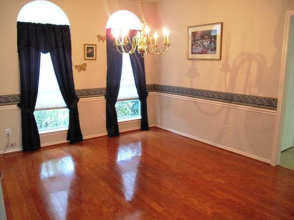 5th image of 4421 Grove Park Dr