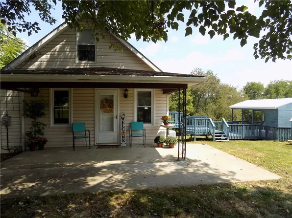 16 Louise St, Leechburg, PA 15656