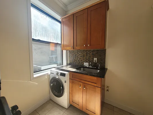 Rented by EXR | media 7