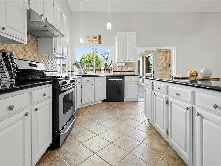 3323 Peachwood Ln — Photo 6