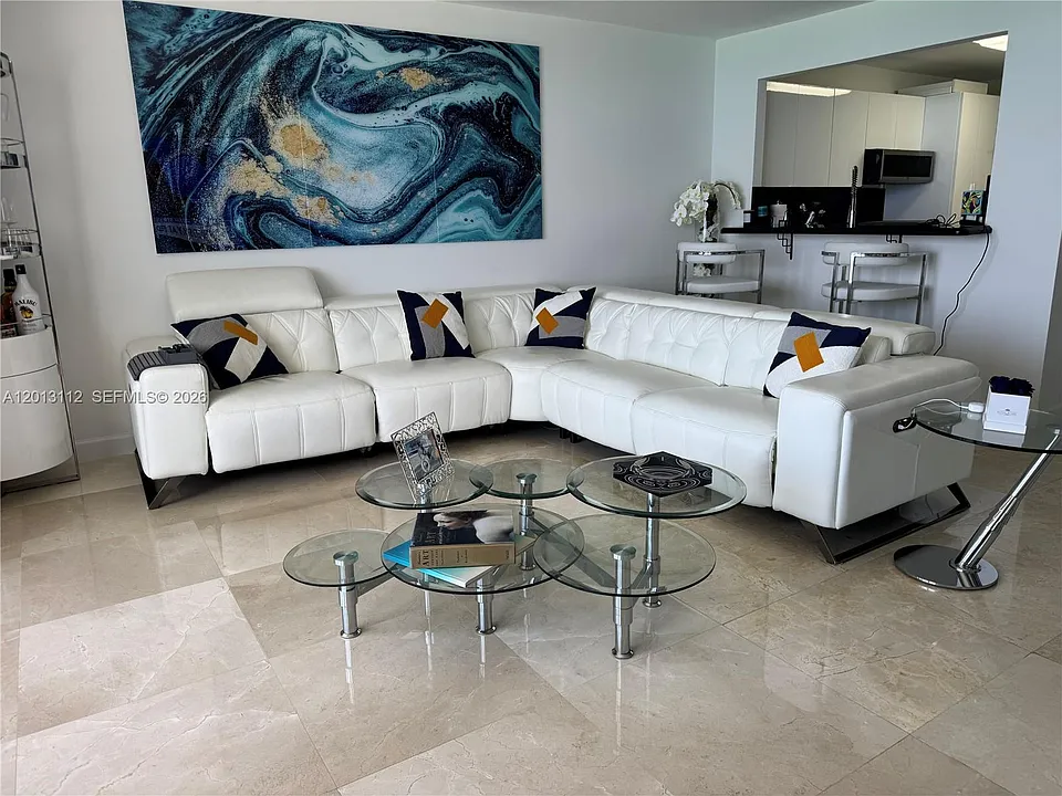 5555 Collins Ave #14E