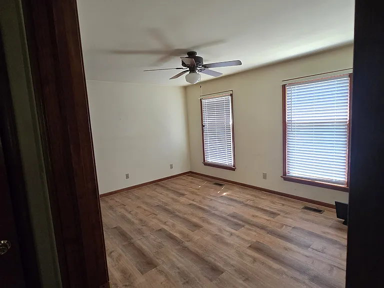 8273 Pond View Dr — Photo 2