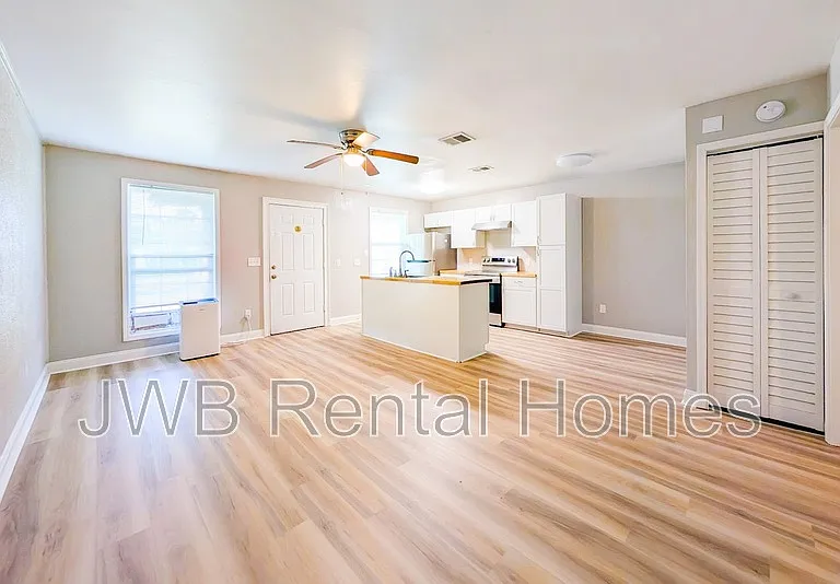 7819 Jasper Ave — Photo 4