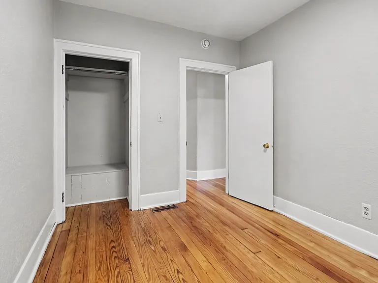 110 E Henry St #110 — Photo 9