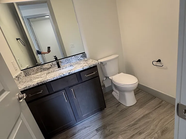 1/2 Bathroom