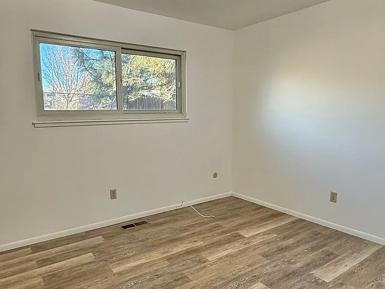 2905 Scholl Dr — Photo 7
