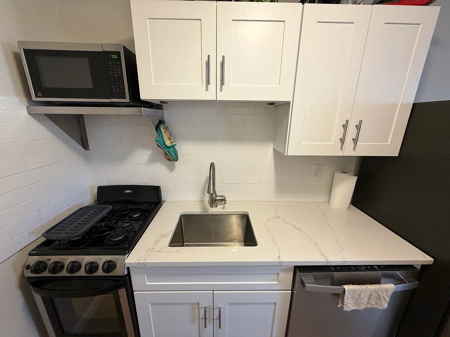 Studio, 400 sqft, $1,800 — Photo 3