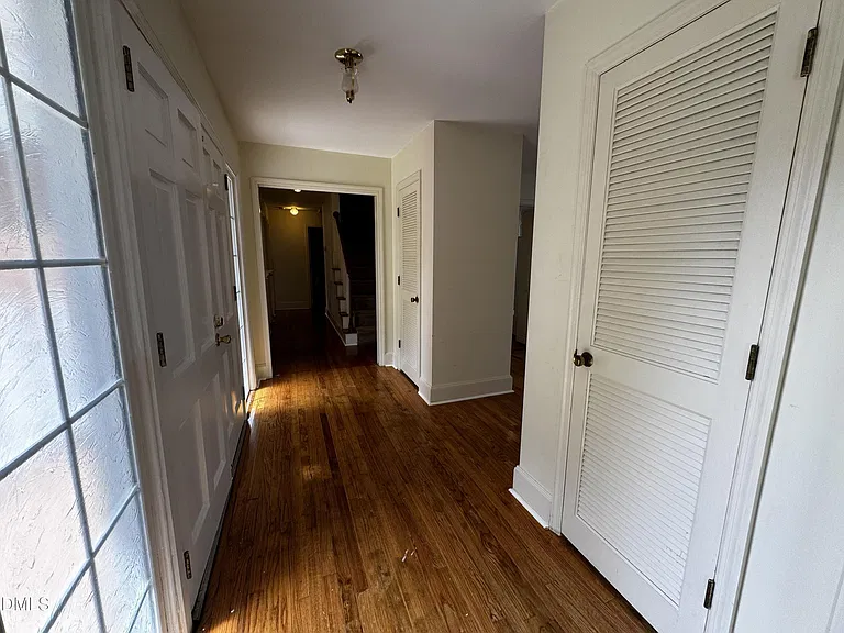 306 E 1st St — Photo 15