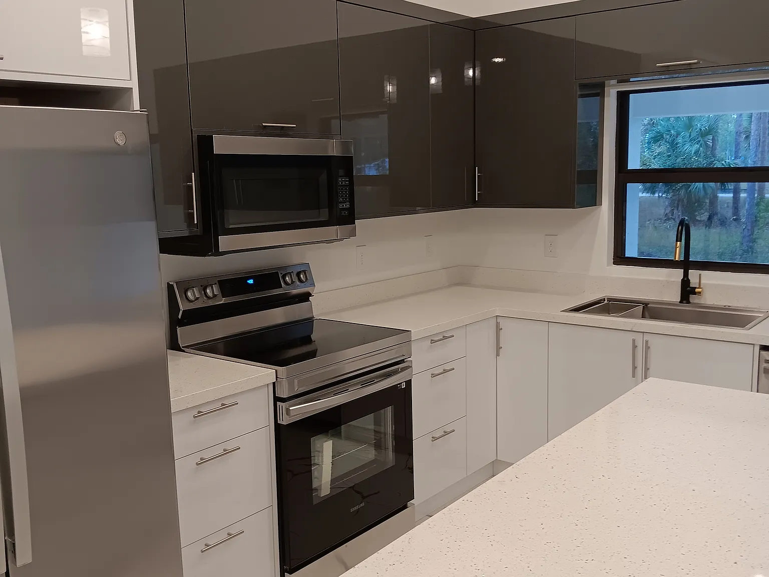 3 bed, 1200 sqft, $1,880 — Photo 4