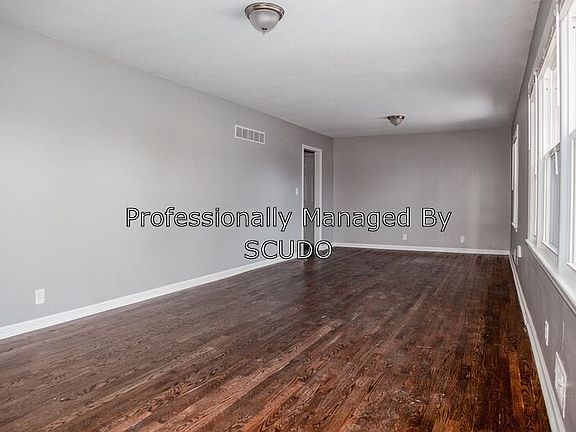 5th image of 3720 Fremont Ave