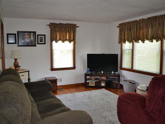 5th image of 525 Courtney Ave NE
