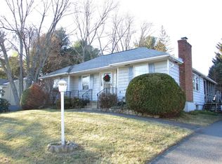 16 Arapahoe Rd, Bellingham, MA 02019